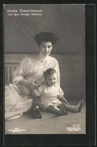 AK Kronprinzessin Cecilie mit dem Prinzen Wilhelm