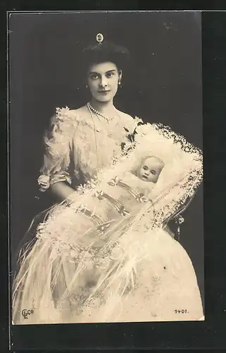 AK Kronprinzessin Cecilie mit Baby auf dem Arm