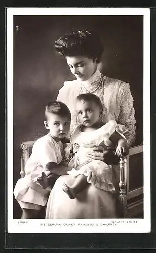 AK Kronprinzessin Cecilie mit ihren Kindern