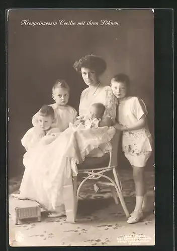 AK Kronprinzessin Cecilie mit ihren Söhnen