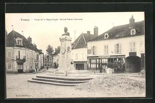 AK Toucy, Place de la République, Statue Pierre Larousse