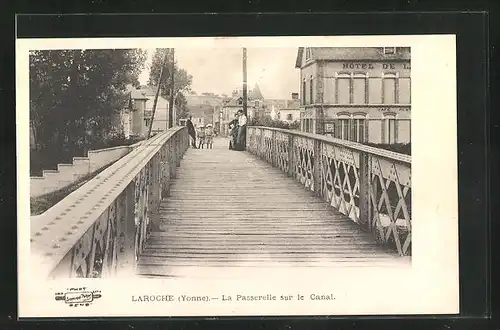 AK Laroche, La Passerelle sur le Canal