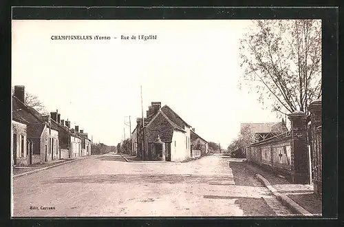 AK Champignelles, Rue de l`Egalité, Strassenpartie