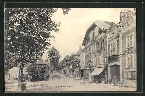 AK Toucy, Rue Pierre-Larousse, Strassenpartie