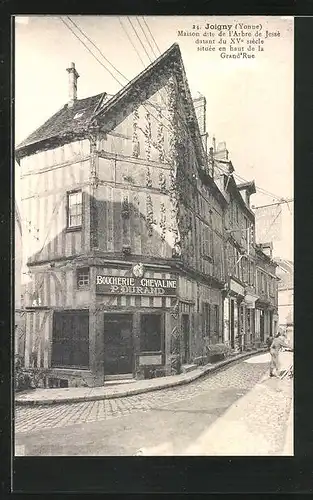 AK Joigny, Maison dite de l`Arbre de Jessé datant du XVe siècle située en haut de la Grand Rue