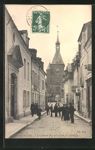 AK Avallon, La Grande Rue et la Tour de l`Horloge