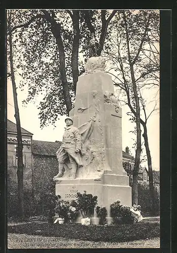 AK Villeneuve-sur-Yonne, Kriegerdenkmal