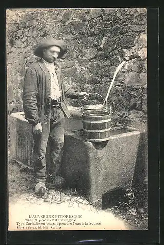 AK Auvergne, Type Carladesien venant prendre l`eau a la Source