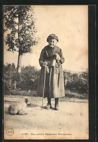 AK Auvergne, Une vieille Paysanne Cantaloune
