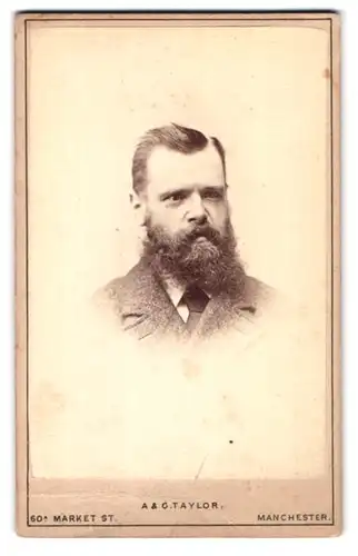 Fotografie A. &G. Taylor, Manchester, 60 A, Market St., Portrait bürgerlicher Herr mit Krawatte und Vollbart