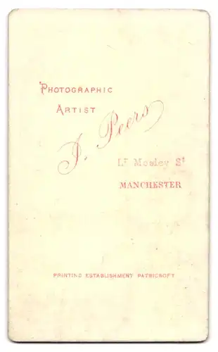 Fotografie J. Peers, Manchester, Lr. Mosley St., Portrait älterer Herr in zeitgenössischer Kleidung