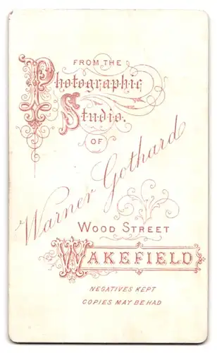 Fotografie Warner Gothard, Wakefield, Wood Street, Portrait kleines Mädchen im weissen Kleid