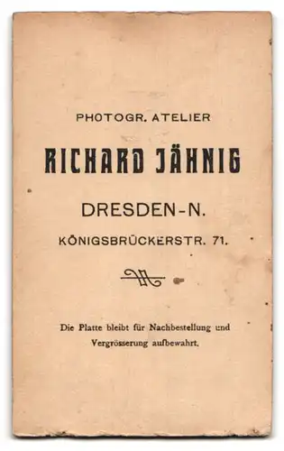 Fotografie Richard Jähnig, Dresden-Neustadt, Königsbrückerstr. 71, Junge Frau mit stolzem Blick in schwarzem Kleid