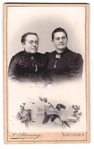 Fotografie J. Sönning, Lauingen, Gartenstr. 8, Portrait zwei hübsche Damen in eleganten Kleidern