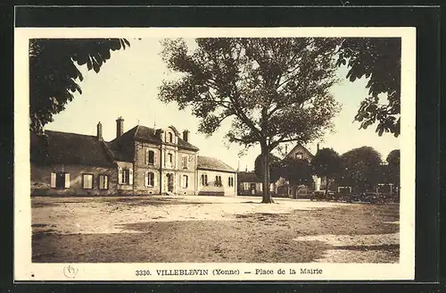 AK Villeblevin, Place de la Mairie