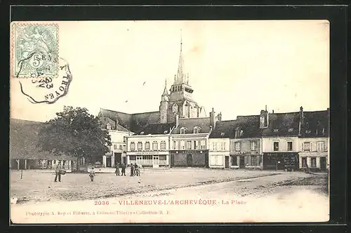 AK Villeneuve-l'Archevêque, La Place