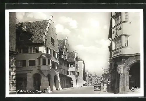 AK Lindau i. B., Hauptstrasse mit Stadtsparkasse und Auto