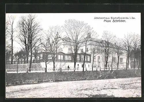 AK Bischofswerda i. Sa., Schützenhaus und Mann mit Fahrrad