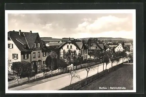 AK Burkau, Bahnhofstrasse mit Bäumen