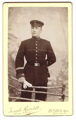 Fotografie Joseph Maroldt, Bitsch., Bahnhofstr. 99, Soldat in Hannoversches Jäger Batl. 10 Uniform, Ärmelband Gibraltar