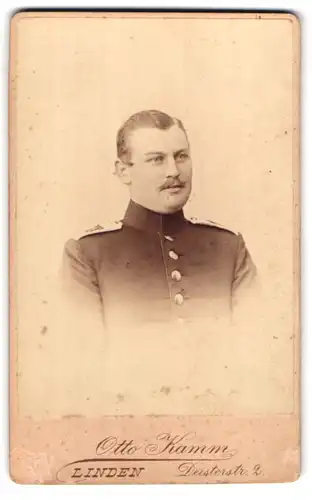Fotografie Otto Kamm, Linden, Deisterstr. 2, Portrait Soldat mit Bärtchen