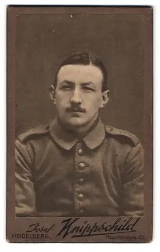 Fotografie Josef Knippschild, Heidelberg, Hauptstrasse 25, Portrait Soldat in Felduniform