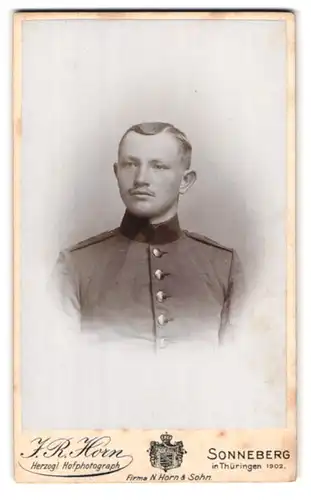 Fotografie J.R. Horn, Sonneberg /Thürg., Portrait Soldat in Ausgehuniform