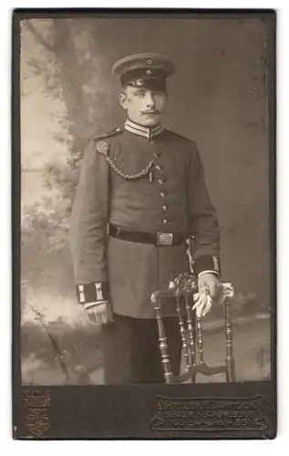 Fotografie F. Jantsch, Schöneberg, Colonnenstr. 35, Portrait Soldat der Garde mit Schützenschnur