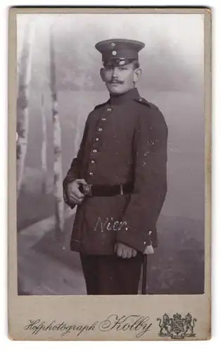 Fotografie Atelier Kolby, Plauen i/V., Rädelstr. 1, Portrait sächsischer Soldat mit Uniformmütze