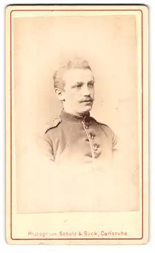 Fotografie Schulz & Suck, Karlsruhe, Langestrasse 7, Portrait Soldat H. Schober, Einjährig Freiwilliger