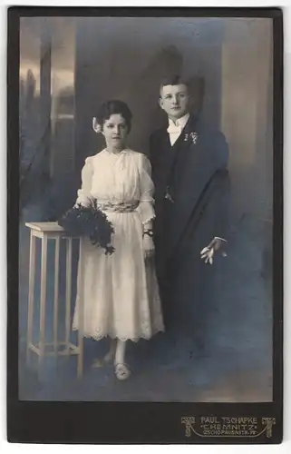 Fotografie Paul Tschapke, Chemnitz, Zschopaustr. 79, Portrait junges Brautpaar beim Hochzeitsfoto im weissen Kleid