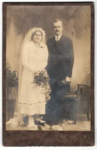 Fotografie Toni Wohlfahrt, Landau a. Isar, Portrait Hochzeitsfoto im weissen Kleid und Schleier