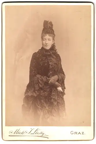 Fotografie Mich. J. Lustig, Graz, Kaiser Josefplatz 3, Portrait Grossherzogin Maria Anna von Portugal im Kleid
