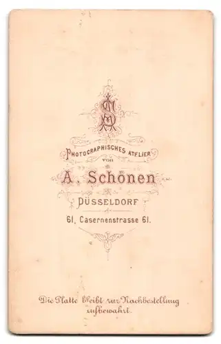 Fotografie A. Schönen, Düsseldorf, Kasernenstasse 61, Portrait bürgerlicher Herr mit Fliege und Zwicker