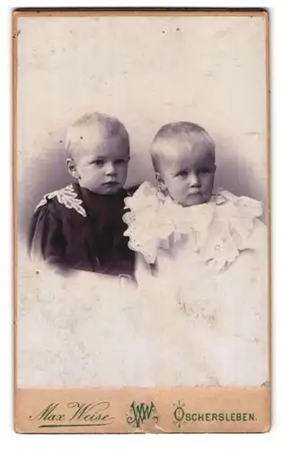 Fotografie Max Weise, Oschersleben, Halberstädter-Strasse 2, Portrait Kinderpaar in hübscher Kleidung