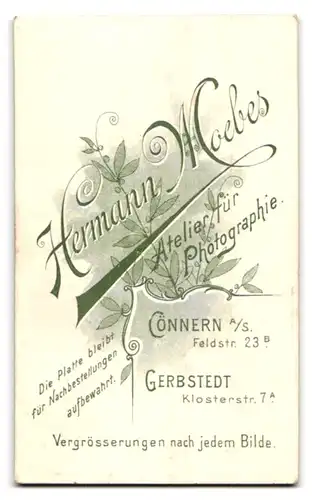 Fotografie Hermann Moebes, Cönnern a /S., Feldstrasse 23 B, Portrait junger Mann im Anzug mit Fliege