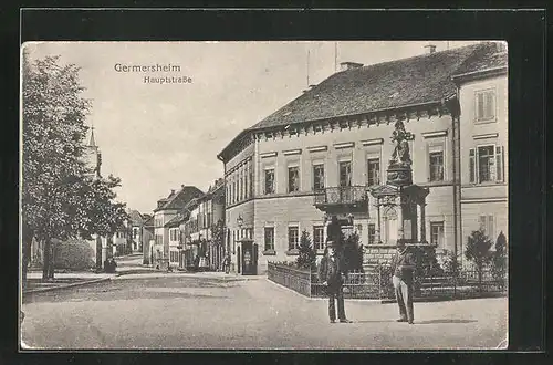 AK Germersheim, Hauptstrasse mit Denkmal