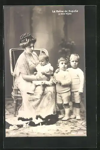 AK Königin von Spanien mit ihren Kindern