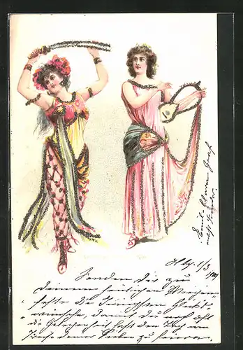 Glitzer-AK Zwei Frauen in Kostümen mit Säbel beim Tanz