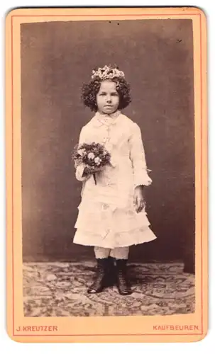 Fotografie J. Kreutzer, Kaufbeuren, Portrait junged Mädchen im weissen Kleid zur Kommunion