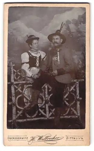 Fotografie H. Walbrecker, Zittau i. S., Theodor Körner Allee, Portrait Paar in bayrischer Faschings Tracht