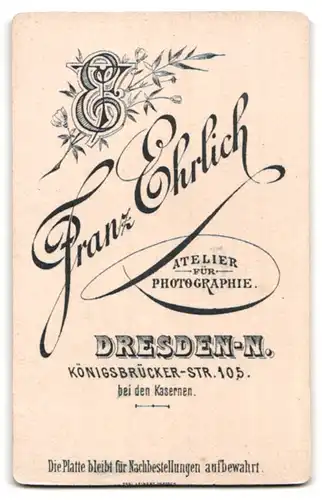 Fotografie Franz Ehrlich, Dresden, Königsbrücker-Str. 105, Uffz. in Uniform mit Epauletten & Säbel