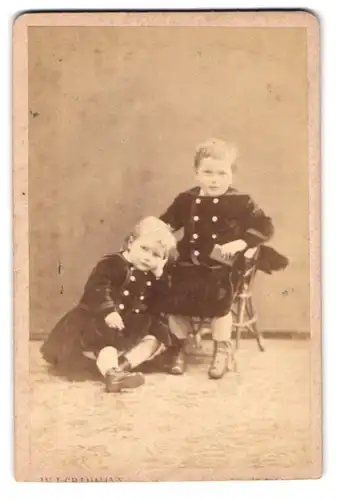 Fotografie W. J. Grammann, Hage, Willemstraat 12, Portrait Fritz und Harry von Bohlen und Halbach als Kinder