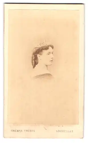 Fotografie Chemar Freres, Bruxelles, Rue de l`Ecuyer 27, Portrait Prinzessin Louise von Belgien mit Krone