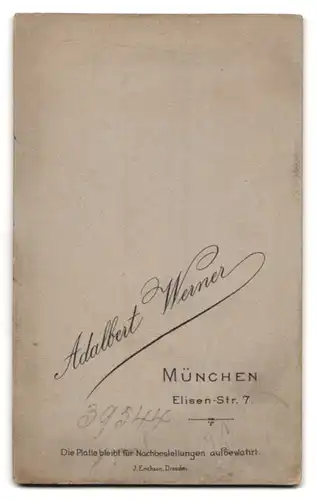 Fotografie Adalbert Werner, München, Elisen-Str. 7, Portrait Blumenmädchen im weissen Kleid mit Blumenkorb