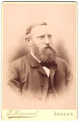 Fotografie G. Raynaud, Anvers, 23 Rempart Ste Catherine, Portrait stattlicher Herr mit Vollbart im Jackett