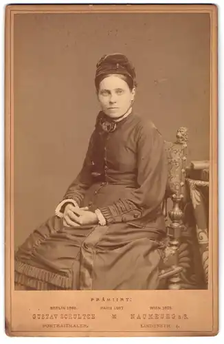 Fotografie Gustav Schultze, Naumburg / Saale, Lindenstr. 4, Portrait bildschöne Dame mit Kopfschmuck