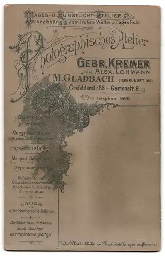 Fotografie Alex Lohmann, M. Gladbach, Gartenstr. 9, Herr mit Vollbart und Seitenscheitel trägt Fliege