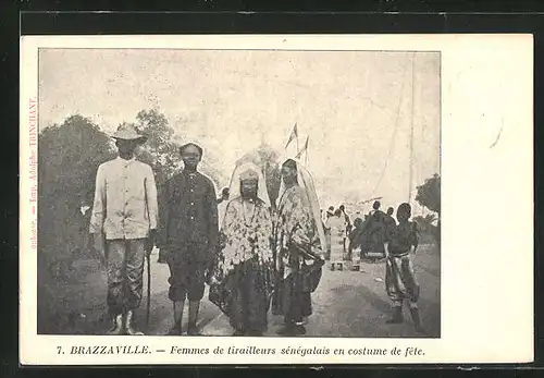 AK Brazzaville /Afrika, Femmes de trailleurs sénégalais en costumes de fête