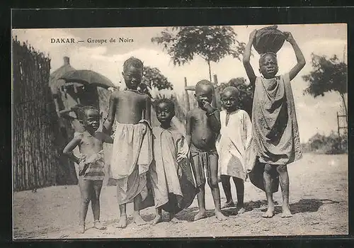 AK Dakar, Groupe de Noirs, afrikanische Volkstypen